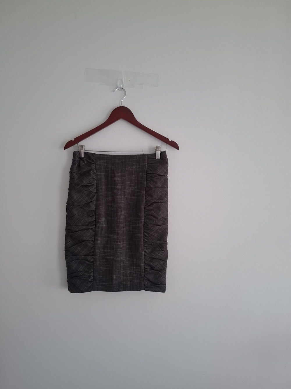 Cartonnier Women's Charcoal Gray Ruched Side Pencil Skirt
